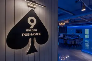 블루라이트가 감싸는 프리미엄 홀덤펍 인테리어